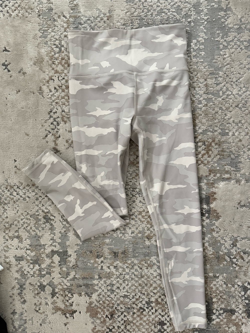 Athleta elation camo 7/8 tight leggings in XS